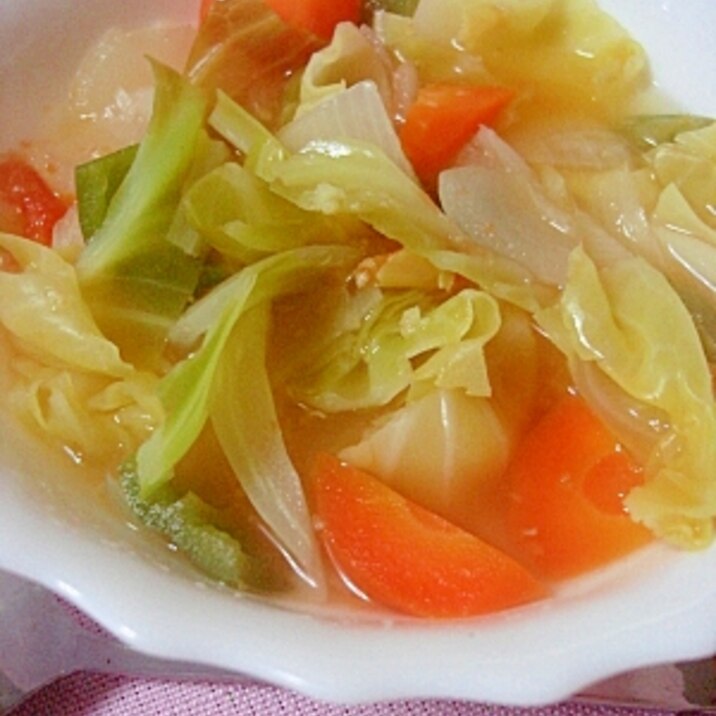 お腹にやさしく温まる◎ショウガ入り野菜スープ